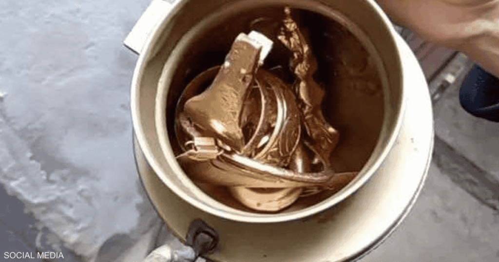 ذهب وزئبق أحمر.. يوتيوبر مغربي يثير الجدل بفيديو “الكنز” ذهب وزئبق أحمر.. يوتيوبر مغربي يثير الجدل بفيديو "الكنز"