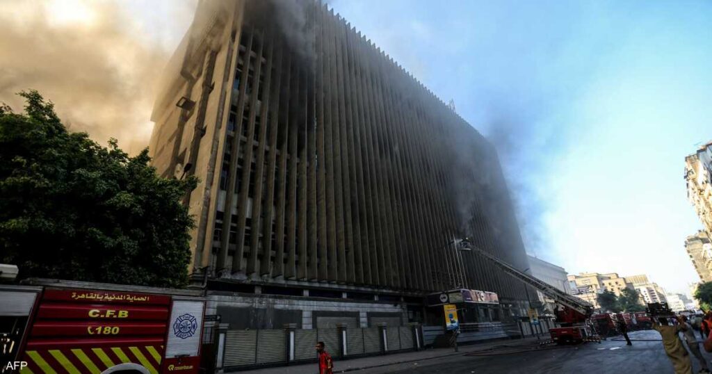 تفاصيل حريق سنترال رمسيس.. سقوط قتلى والتبريد “مستمر” تفاصيل حريق سنترال رمسيس.. سقوط قتلى والتبريد "مستمر"