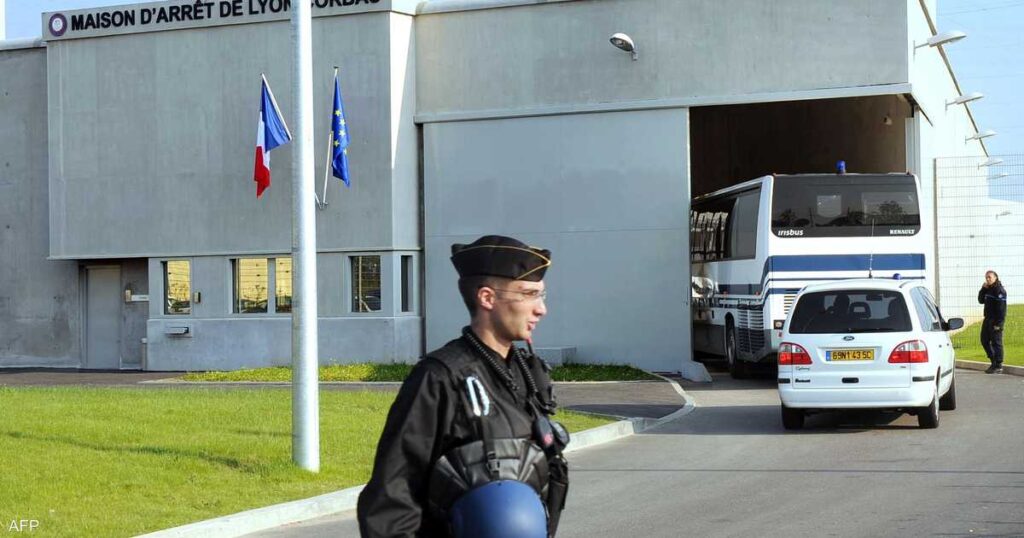 هروب سجين فرنسي من محبسه بحيلة لا تخطر على البال هروب سجين فرنسي من محبسه بحيلة لا تخطر على البال