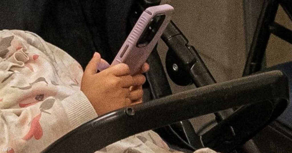 دراسة تكشف ما تفعله الهواتف المحمولة بـ”مهارات الأطفال” دراسة تكشف ما تفعله الهواتف المحمولة بـ"مهارات الأطفال"