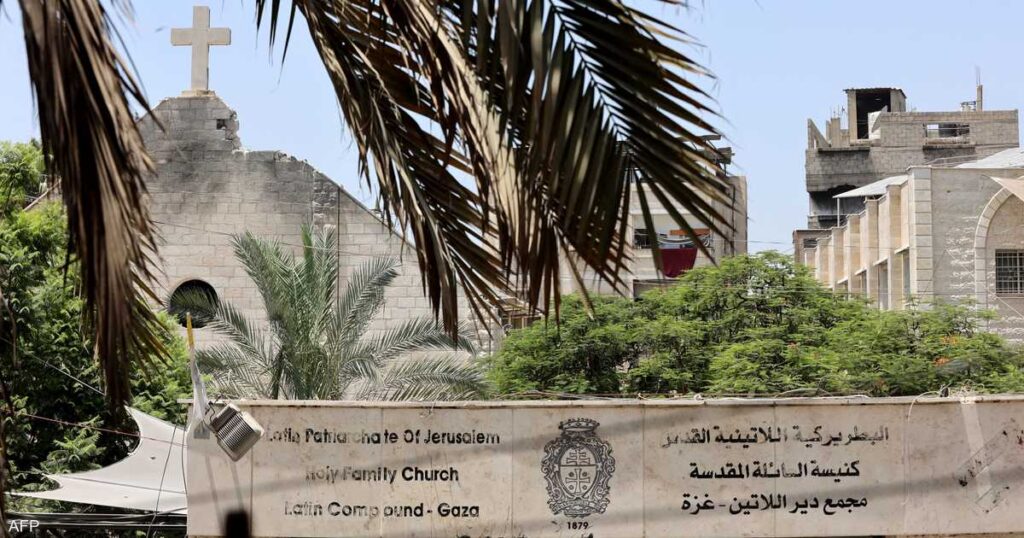باريس: قصف كنيسة في غزة تحظى بحماية فرنسا "غير مقبول"