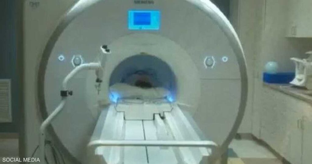 وفاة رجل بعد أن جذبه جهاز الرنين المغناطيسي  