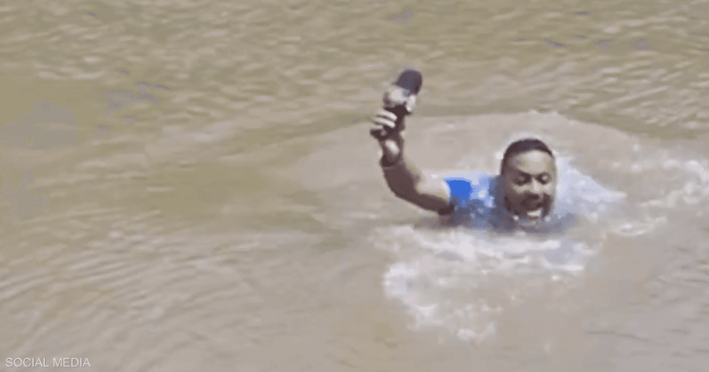 فيديو.. مراسل يعثر على جثة طفلة مفقودة أثناء المباشر فيديو.. مراسل يعثر على جثة طفلة مفقودة أثناء المباشر