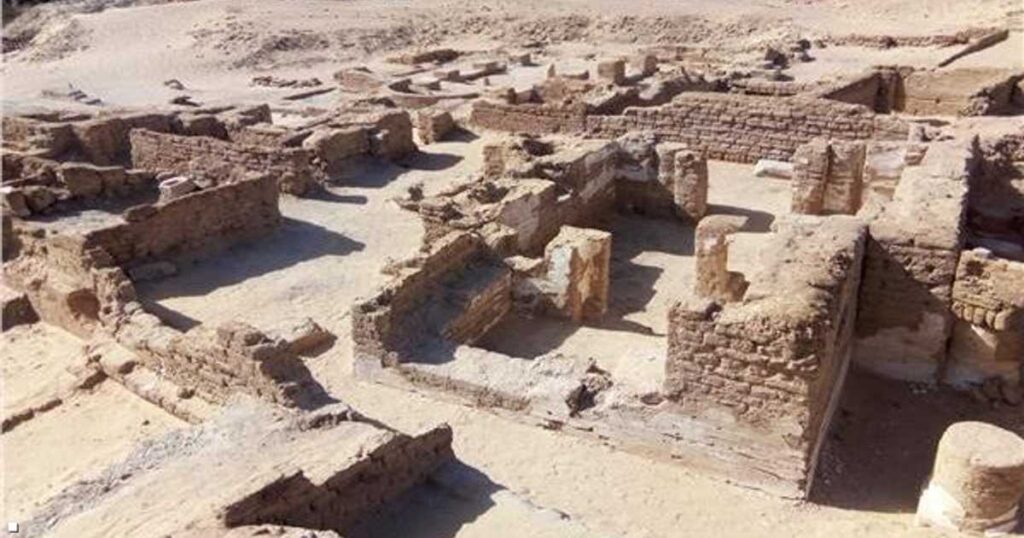 الكشف عن جدارية تصور المسيح وهو يشفي المرضى في مصر الكشف عن جدارية تصور المسيح وهو يشفي المرضى في مصر