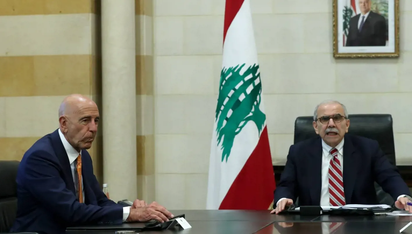 رئيس مجلس الوزراء نواف سلام مستقبلاً برّاك في السرايا.