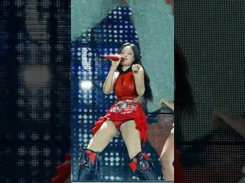 250713 Jennie - Mantra Live @ Soffi Stadium ، Los Angeles ، CA [4K Front Row Fancam]