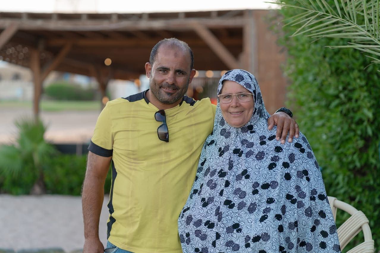 محمود عبد الغنى لاعب الفلاى بورد مع. الدته