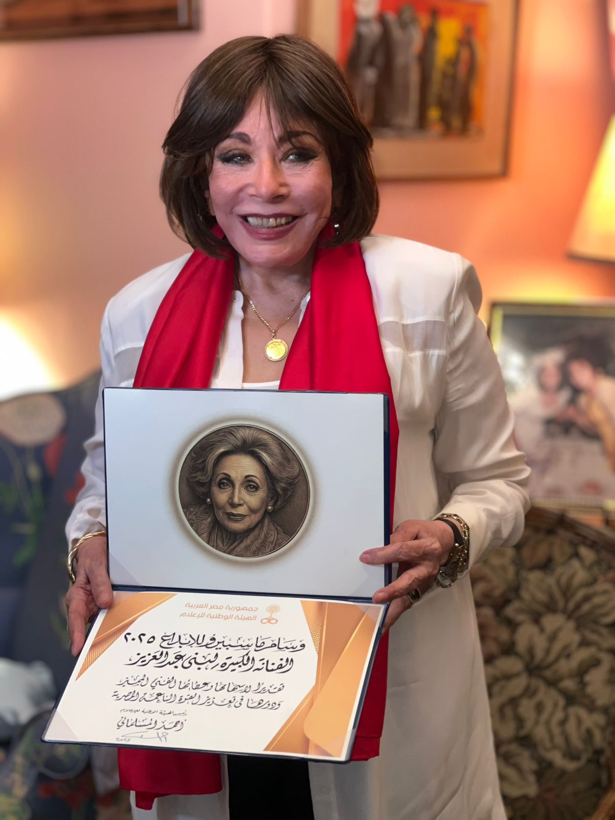 لبنى عبد العزيز