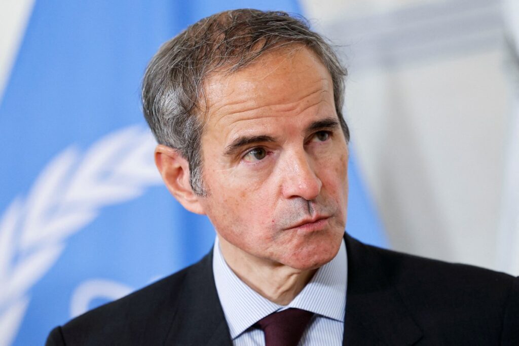 وكالة الطاقة الذرية تسحب مفتشيها من إيران مع احتدام الأزمة