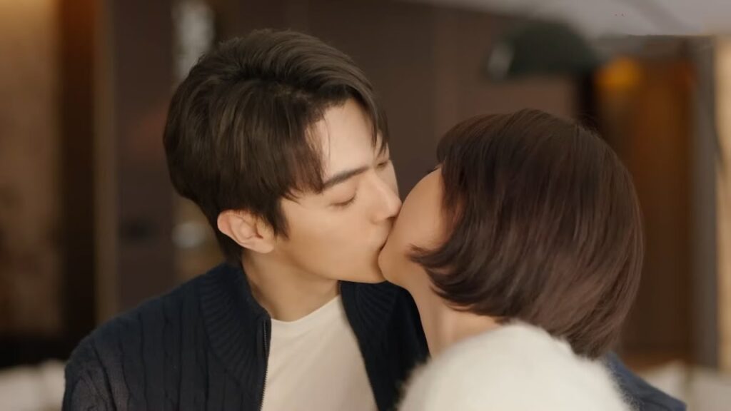 يأخذ الرئيس حبيبته لمقابلة عائلته ولم يكتف بإهدائها الأقراط بل قبلها أيضا في السيارة❤️من جميلة مثلك