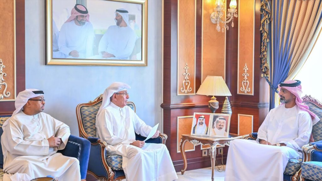 عمار بن حميد يطلع على مشروع نشر لعبة الشطرنج بمدارس الدولة عمار بن حميد يطلع على مشروع نشر لعبة الشطرنج بمدارس الدولة