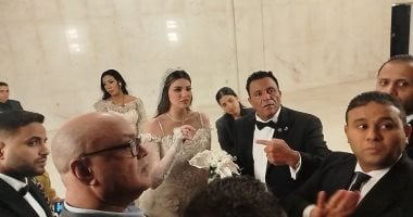 الصور الأولى من زفاف ابنة محمد فؤاد.. وهانى رمزى أول الحاضرين