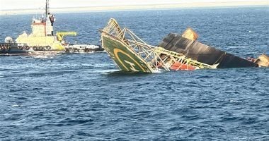 شاهد لحظة غرق حفار البترول العملاق فى البحر الأحمر.. فيديو