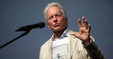 مايكل دوجلاس يكشف سبب ابتعاده عن التمثيل: لا أريد أن أموت فى موقع التصوير مايكل دوجلاس يكشف سبب ابتعاده عن التمثيل: لا أريد أن أموت فى موقع التصوير