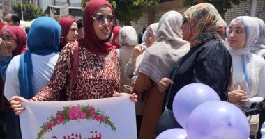 "فخورة بيكى مهما كانت النتيجة".. لافتة دعم من أم لابنتها فى آخر يوم امتحانات