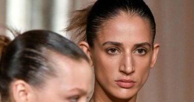 الكحكة وحورية البحر أبرز تسريحات الشعر فى أسبوع الأزياء الراقية بباريس.. صور