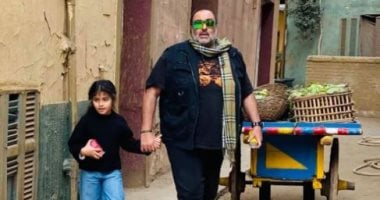 علاقة سامح عبد العزيز بابنته طيبة.. حب ودعم فى لوكشين التصوير معه