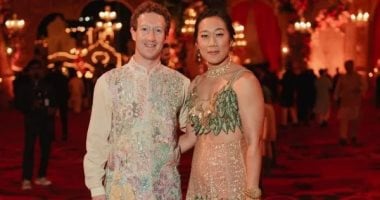 من البدل إلى الشروانى.. مارك زوكربيرج يشارك بطقوس هندية في زفاف أنانت أمبانى من البدل إلى الشروانى.. مارك زوكربيرج يشارك بطقوس هندية في زفاف أنانت أمبانى