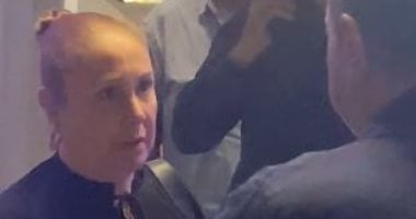 مدحت العدل وشيرين من عزاء المخرج سامح عبد العزيز.. فيديو