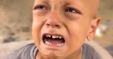 مشهد يبكى العالم.. فيديو لطفل فلسطينى يصرخ: “أنا جعان” مشهد يبكى العالم.. فيديو لطفل فلسطينى يصرخ: "أنا جعان"