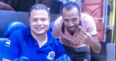 صورة "نمبر وان" بين مواطن ومسعف تكشف كواليس إنقاذ سيدة المعادى الحامل