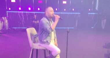 رغم إصابته.. حسام حبيب يغنى بالعكاز فى حفله الأول بالسعودية رغم إصابته.. حسام حبيب يغنى بالعكاز فى حفله الأول بالسعودية