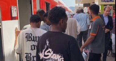 رحلة العودة.. لحظة انطلاق قطار الأخوة السودانيين إلى أسوان.. فيديو رحلة العودة.. لحظة انطلاق قطار الأخوة السودانيين إلى أسوان.. فيديو