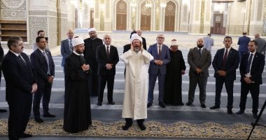 رئيس الشئون الدينية التركي يرفع الأذان داخل مسجد مصر بحضور وزير الأوقاف