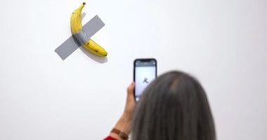 كلاكيت تانى مرة.. زائر يلتهم “موزة” عبارة عن لوحة فنية قيمتها 6 ملايين دولار كلاكيت تانى مرة.. زائر يلتهم "موزة" عبارة عن لوحة فنية قيمتها 6 ملايين دولار