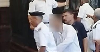 ترحيل سفاح المعمورة لسجن برج العرب بالإسكندرية بعد الحكم بإعدامه.. فيديو