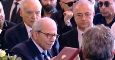 الرئيس اللبناني جوزيف عون يمنح زياد الرحباني وسام الأرز الوطني رتبة كومندور