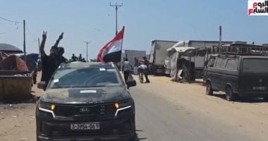 أعلام مصر تجوب شوارع غزة بالهتافات إشادة بالموقف المصرى.. فيديو
