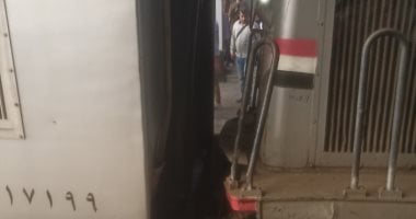 قطار يصطدم بالرصيف فى محطة مصر دون إصابات.. صور