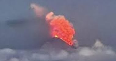 انفجار بركان كليوتشيفسكوى يثير الرعب بعد زلزالين مدمرين يضربان روسيا.. فيديو