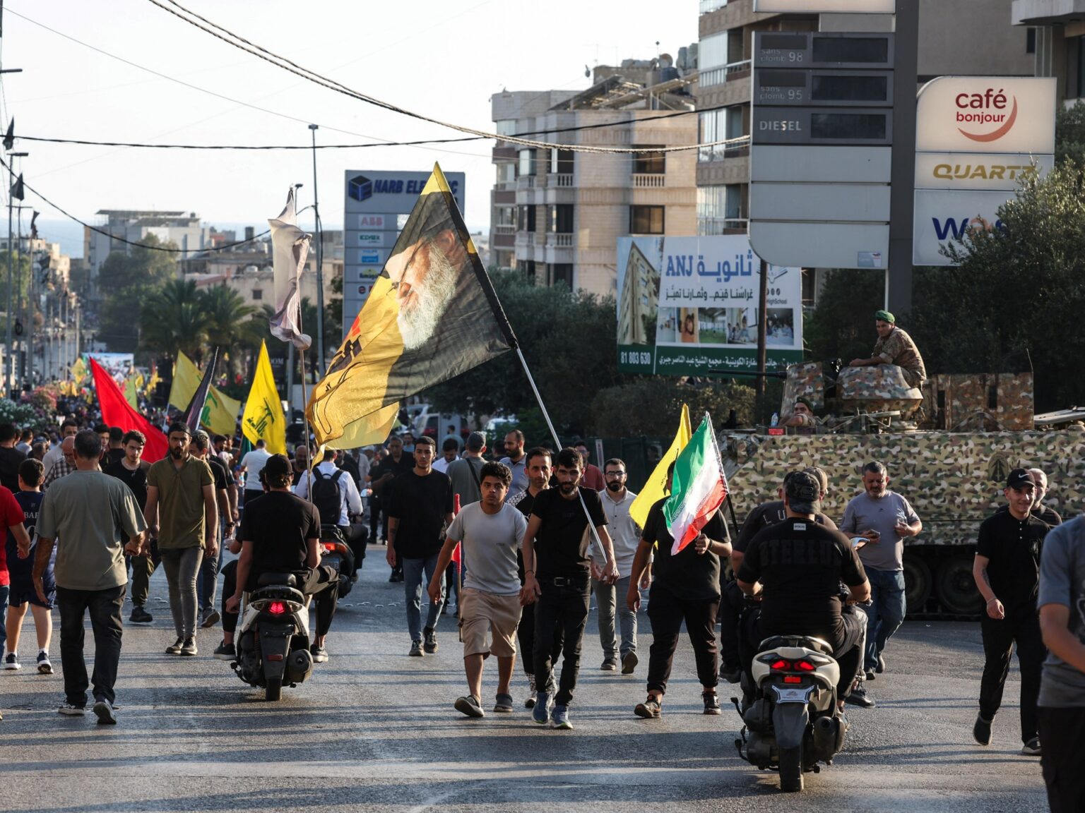 عرض مسلح لحزب الله يثير انتقادا حكوميا | أخبار