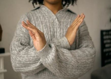 اشخاص لا تجيد المجاملة