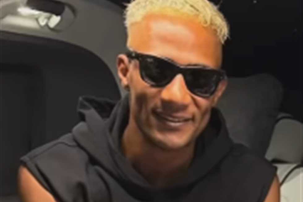 «عقبال الـ100» .. محمد رمضان يضم سيارة فارهة جديدة لأسطوله (فيديو)