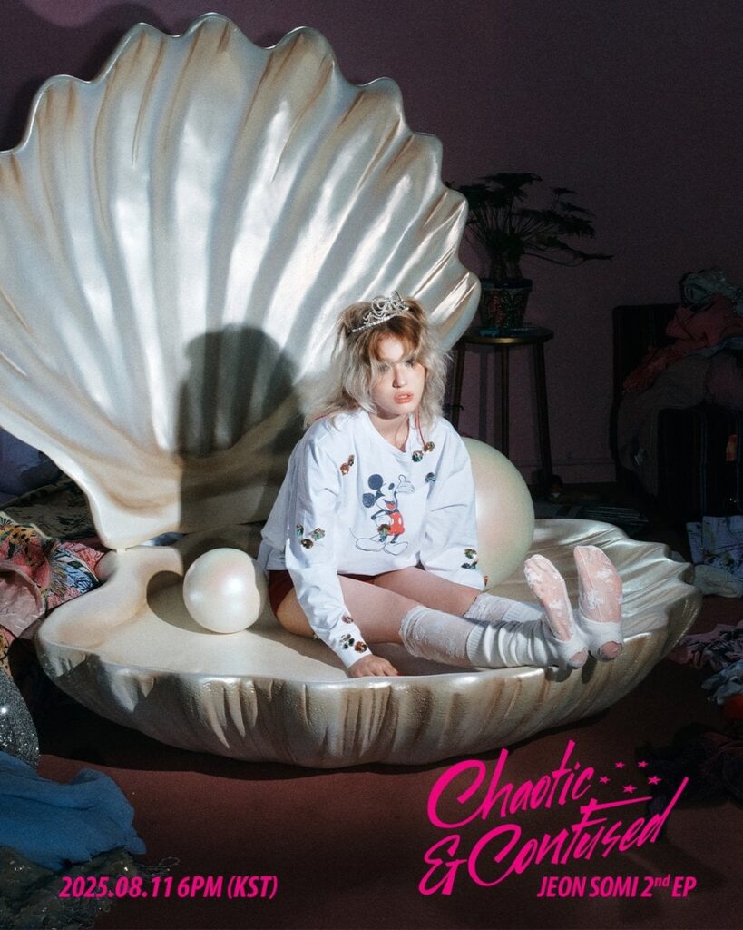 Jeon Somi - 2nd EP: Chaotic & Confused (ملصقات المفاهيم)