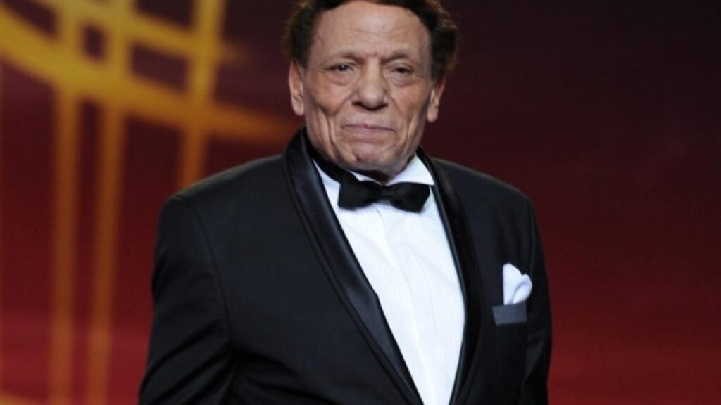 بعد سنوات من الغياب.. عادل إمام يتصدر المشهد من جديد بصورة عائلية | فن