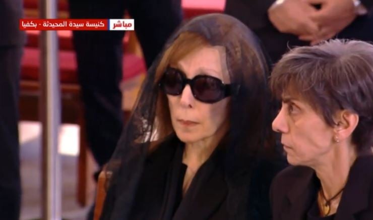 فيروز فى جنازة ابنها زياد الرحبانى (2)