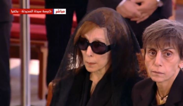 فيروز فى جنازة ابنها زياد الرحبانى (1)