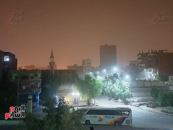 عاصفة ترابية تضرب أسوان (2)