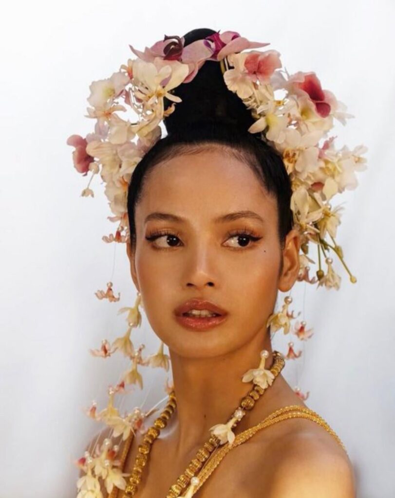 ليزا لوتس الأبيض