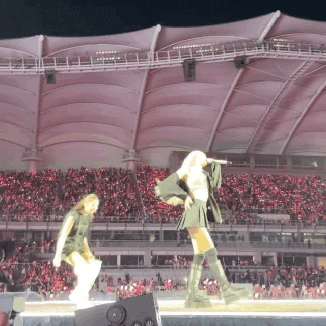 250709 تحديث جيني IG مع الورود