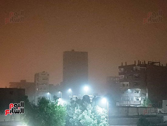 عاصفة ترابية تضرب أسوان (3)