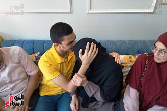 الطالب ووالدته