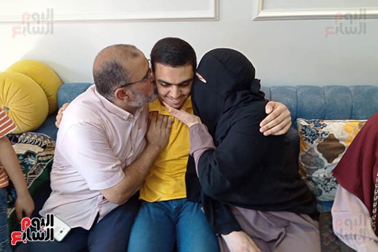 الطالب على محمد شلتوت، الأول على الثانوية الأزهرية علمي واسرته (2)