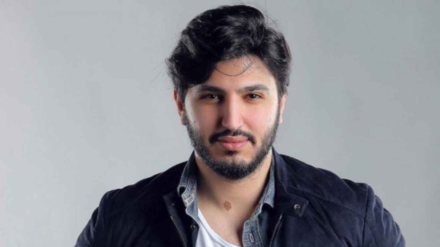 محمد فضل شاكر بصورة مؤثرة مع والده footer-banner