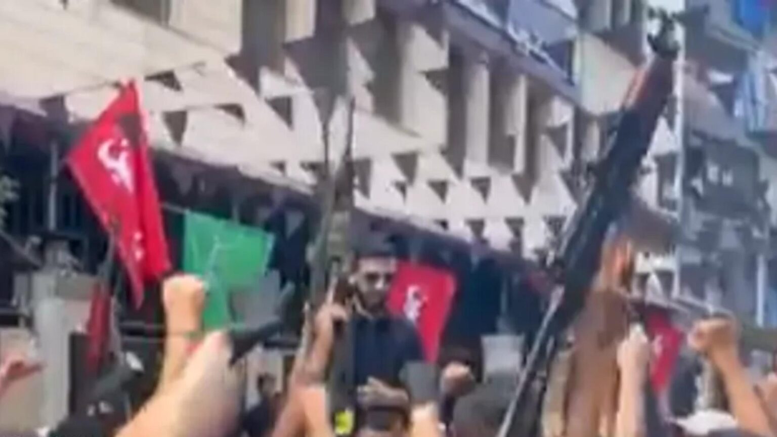 عراضة مسلّحة في بيروت… والدولة تتحرّك – MTV Lebanon عراضة مسلّحة في بيروت... والدولة تتحرّك - MTV Lebanon