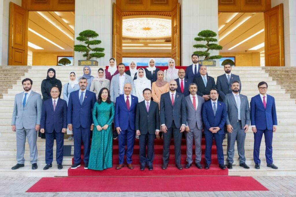 منتسبو برنامج قيادات حكومة الإمارات يتعرفون على تجربة فيتنام في التحول التنموي Al Bayan